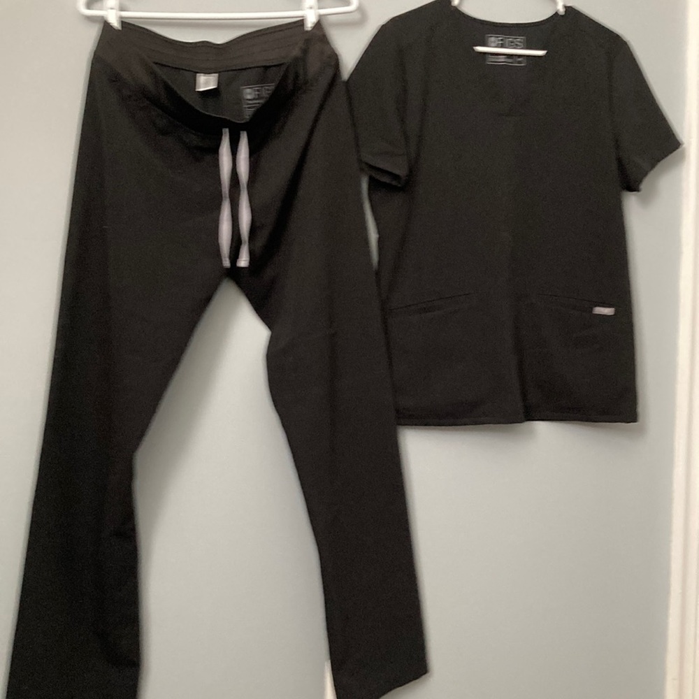 Figs scrub set. Medium two pocket top and medium tall standard pants. Black